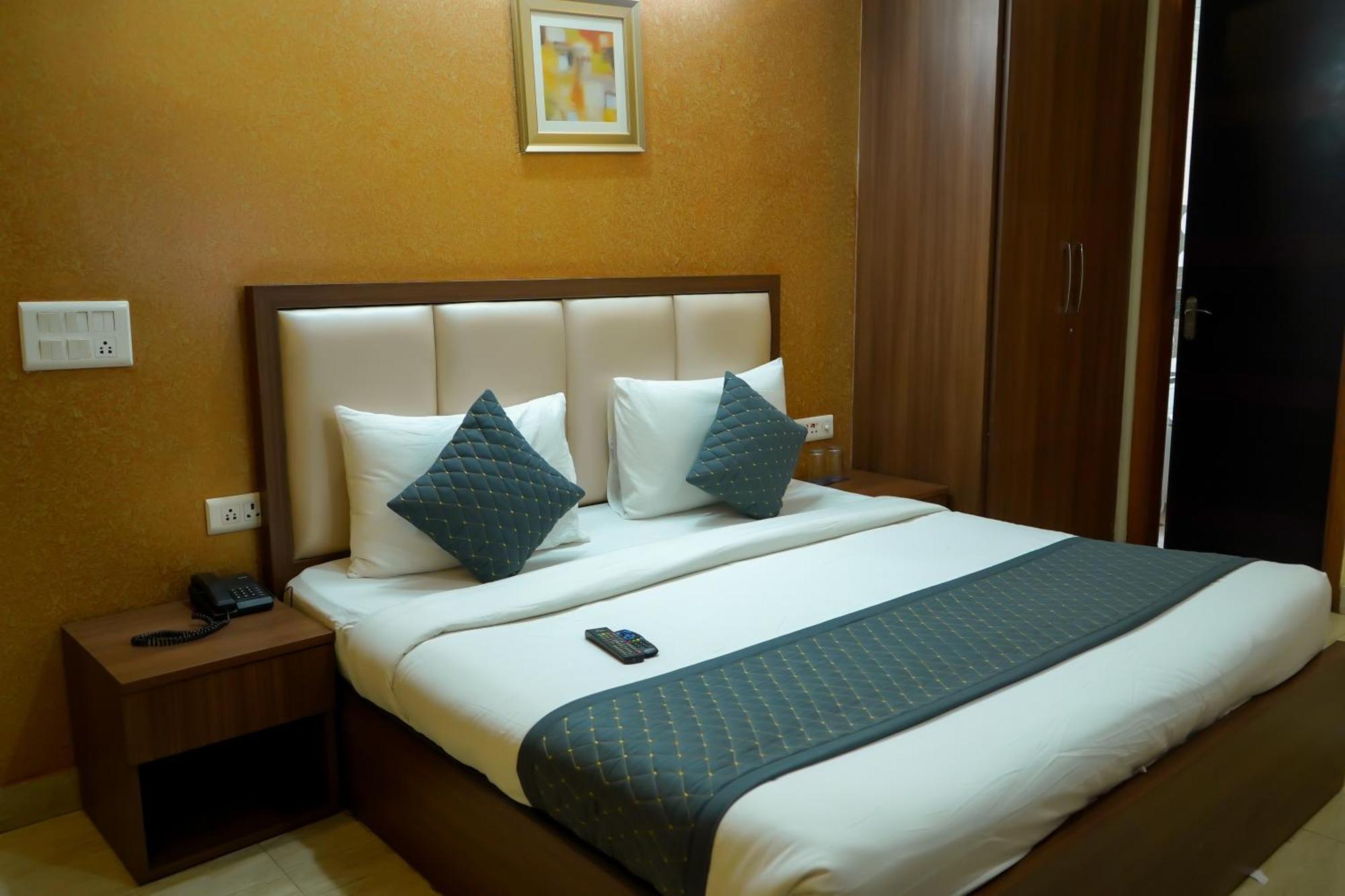 Hotel The Luxe 18 - Golf Course Road Gurgaon Exterior photo